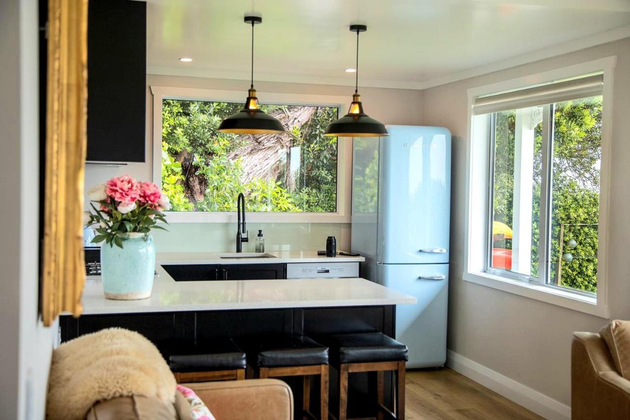 Red Rock Cottage, Beachfront Luxury Clarks Beach 외부 사진