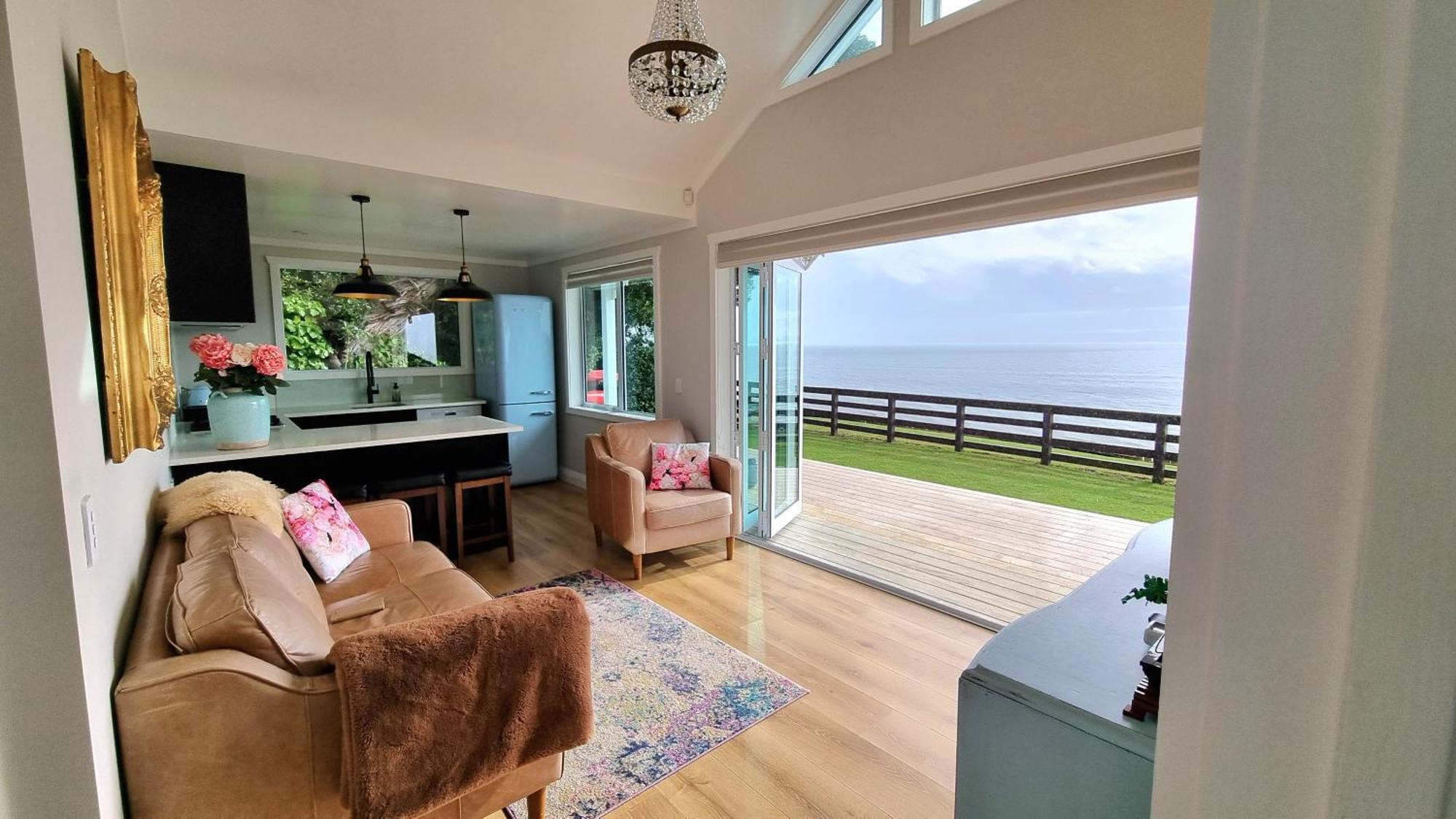 Red Rock Cottage, Beachfront Luxury Clarks Beach 외부 사진