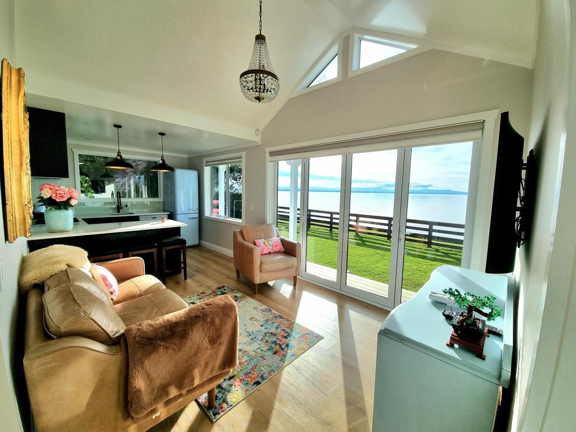 Red Rock Cottage, Beachfront Luxury Clarks Beach 외부 사진