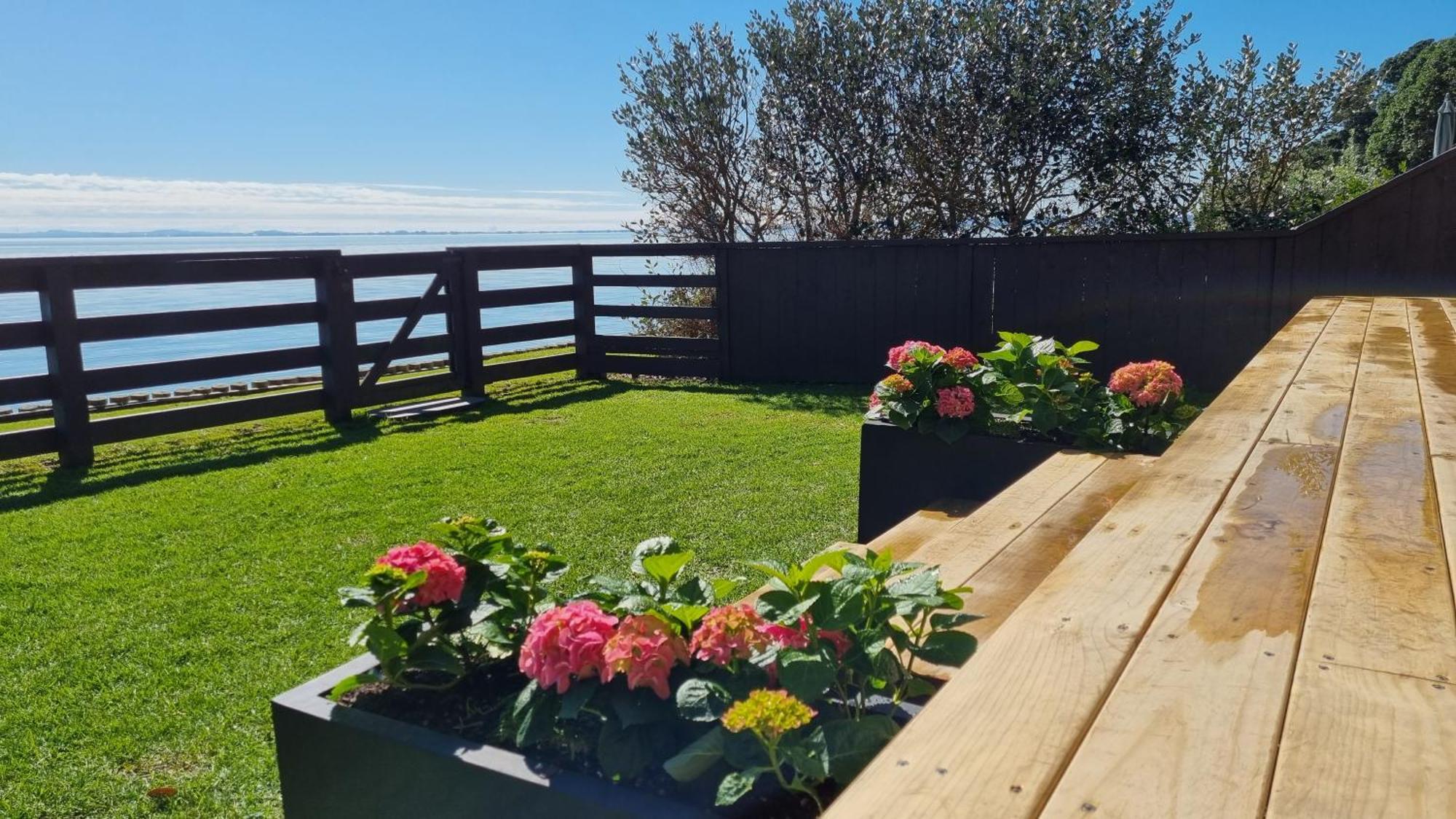 Red Rock Cottage, Beachfront Luxury Clarks Beach 외부 사진