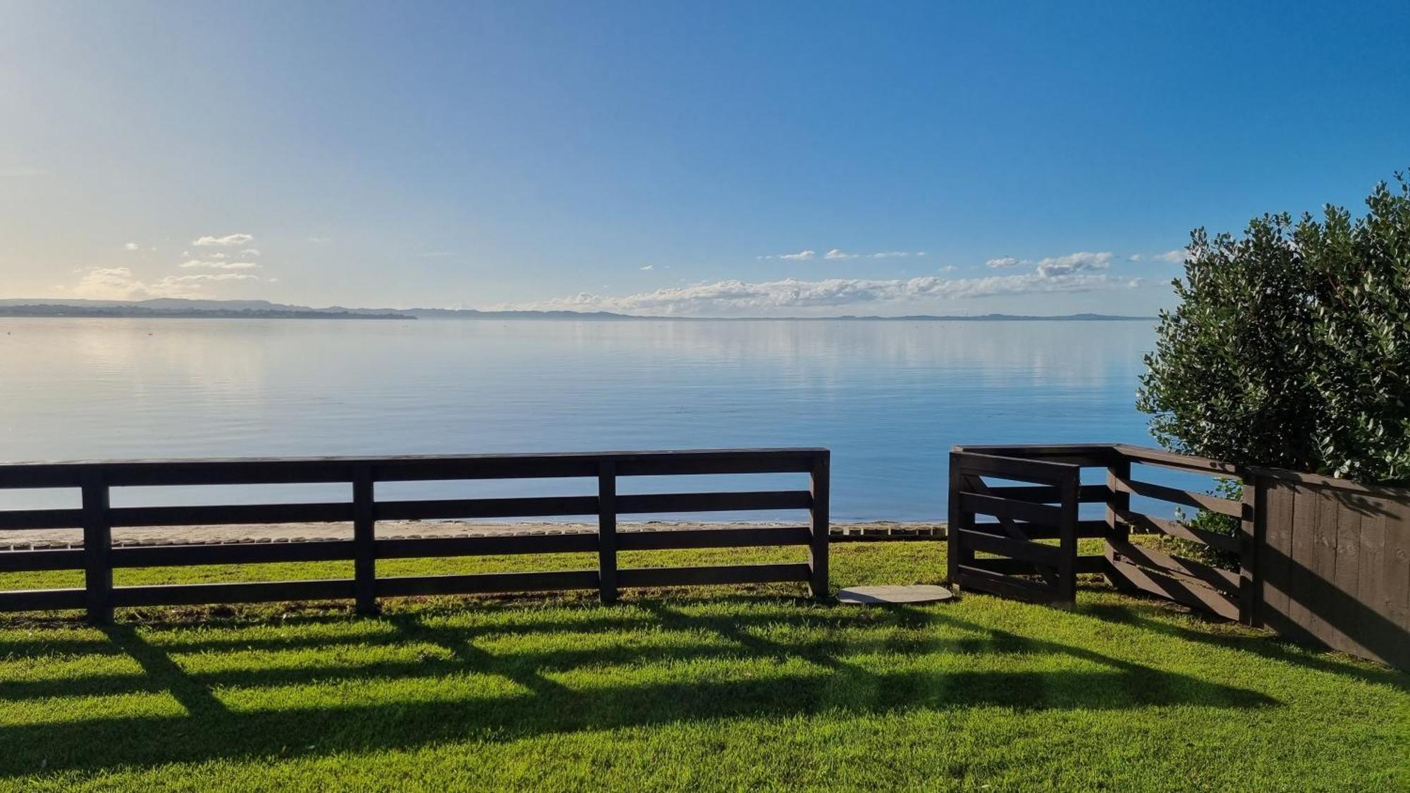 Red Rock Cottage, Beachfront Luxury Clarks Beach 외부 사진