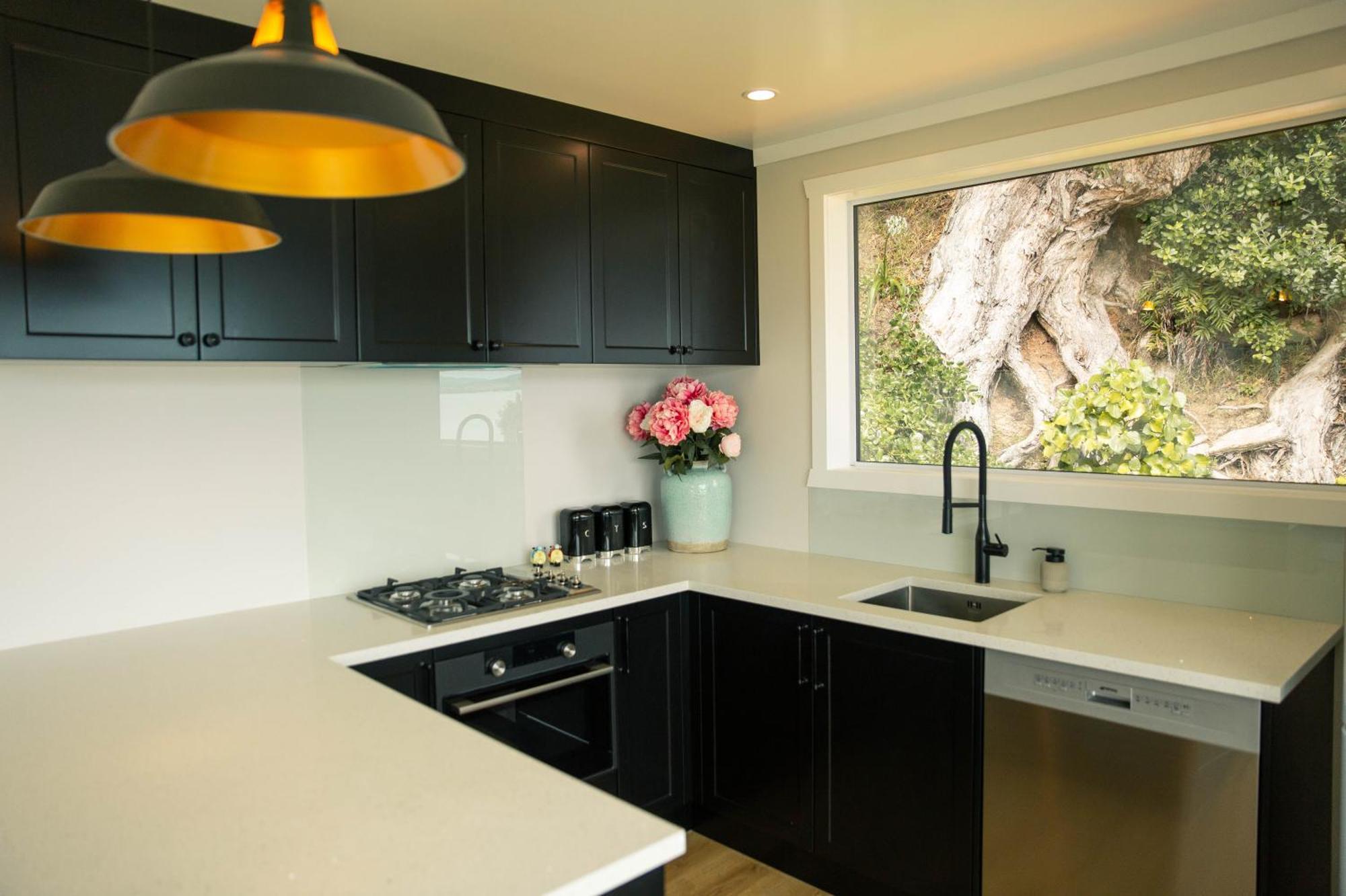 Red Rock Cottage, Beachfront Luxury Clarks Beach 외부 사진